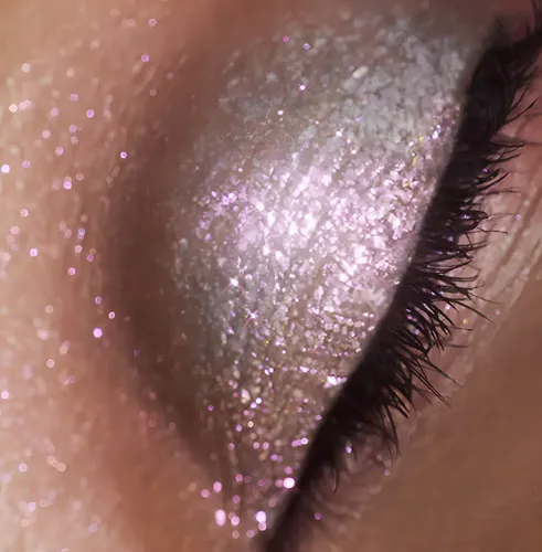 Elf Duochrome Liquid Eyeshadow Sombra Metalizada Color Cyberpink