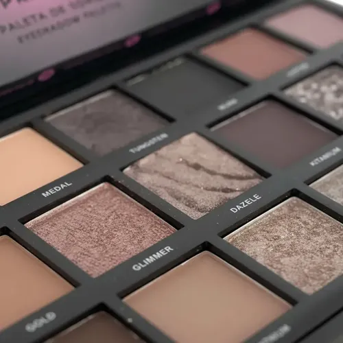 Paleta De Sombras De Ojos Precious Obsidian De Ruby Rose
