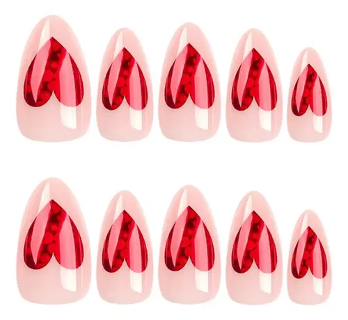 Uñas Decoradas Con Corazones Rojos Y Nude