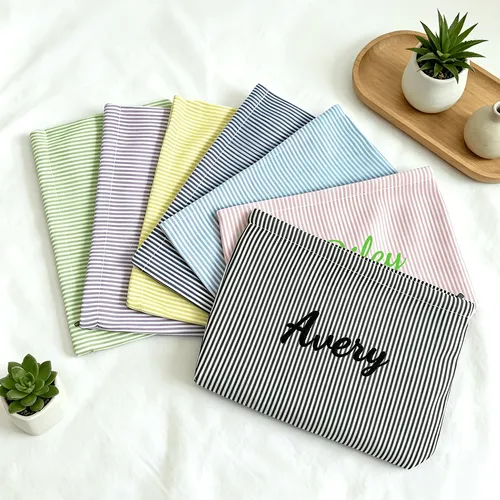Bolsa De Maquillaje Con Nombre Bordado A Rayas De Seersucker