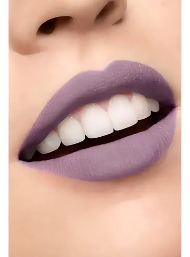 Labial Maybelline Powder Matte – Chilling Grey Acabado Mate Color Violeta