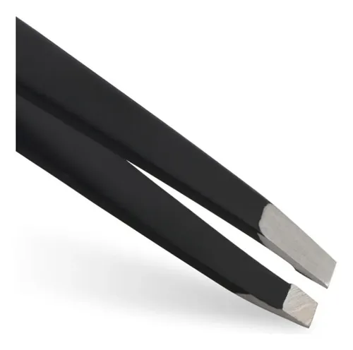 Pinza Negra Para Cejas Con Punta Angulada Para Una Depilació