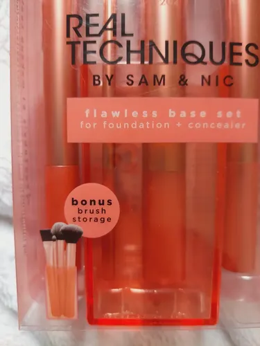 Brochas Real Techniques Flawless Base Set