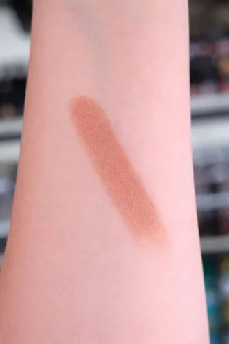 Lápiz Labial Mate Larga Duración – Katalia Color 22- Nude Oscuro