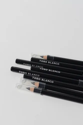 Lápiz Negro Delineador Soft Vegano Natural Toro Blanco