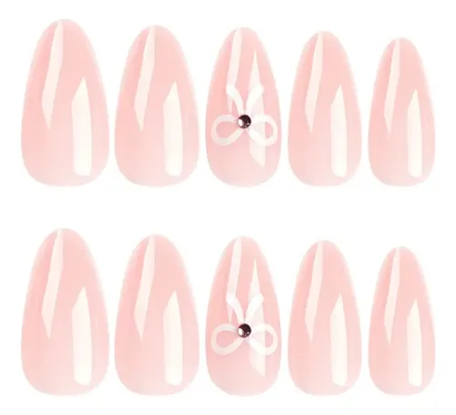 Uñas Decoradas Con Un Lazo Blanco Minimalista