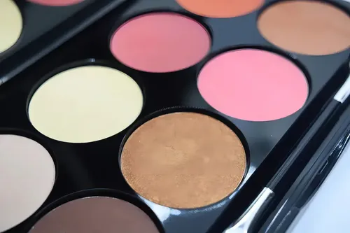 Paleta Iluminadores Strobing y Rubores Xúlu Cosméticos Z488 8 Tonos