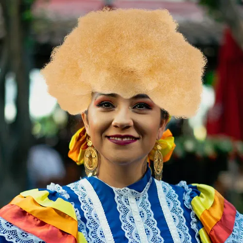 Peluca Afro Colorida Y Divertida Para Hombres Y Mujeres Idea