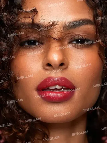 Dúo Lápiz Labial y Delineador Sheglam Glam 101 en Cherry Glaze, Larga Duración