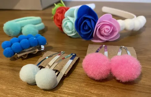 Amawa Vinchas, Colitas Y Hebillas C/ Pompones Pelo Niña Color 335