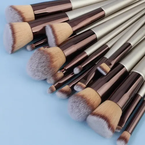 Set De 18 Brochas De Maquillaje Para Base Y Polvos