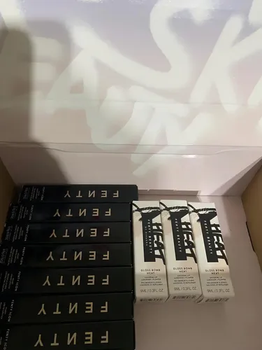 Fenty Beauty Gloss Bomb Heat Marrón Voluminizador Hot Chocolit