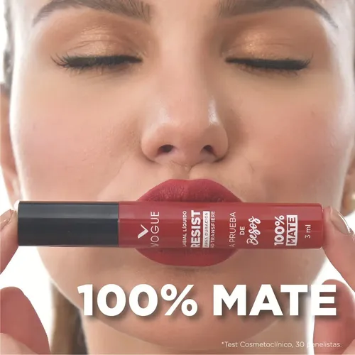 Labial Vogue A Prueba De Besos Resist Color Poderosa Mate