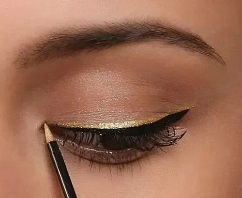 Delineador Líquido Avon Para Ojos Tonos Metalizados O Matte.