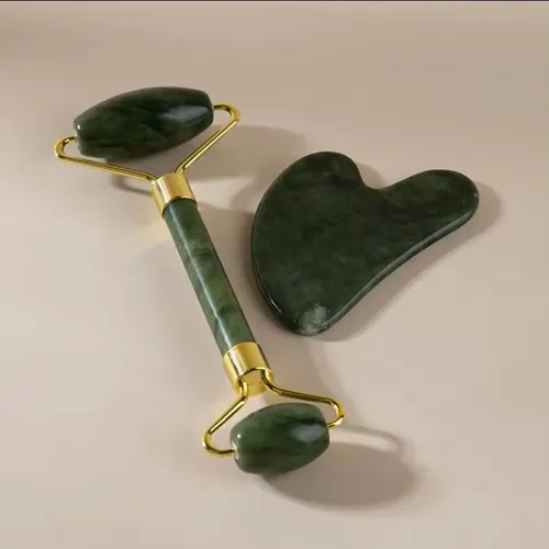 Set Gua Sha Y Rodillo Jade Facial Verde Oscuro