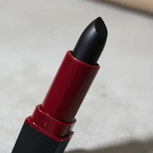 Labial Negro Intenso Barra Mate