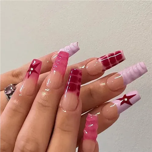 Uñas Decoradas En Rojo Francés En 3d