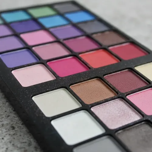 Paleta De Maquillaje 82 Sombras + 4 Rubores + 2 Polvos