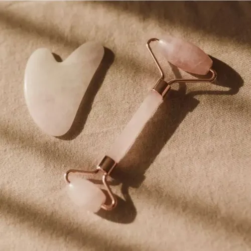 Set Roller Y Piedra Gua Sha Masajeador Facial Cuarzo Rosa