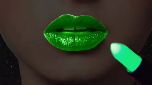 Labial Verde Fluo Manzana Cotillón Barra Brilla Luz Negra UV Hipoalergénico