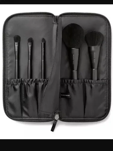 Set Esencial De Brochas Con Estuche Mary Kay® Color Negro
