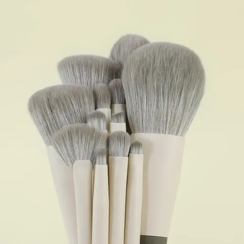 Set De 12 Cepillos Con Mango Verde Oscuro Y Dos Colores