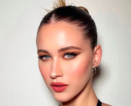 Medecoo Paleta Yara Libro Sombras Rubor Iluminador Corrector