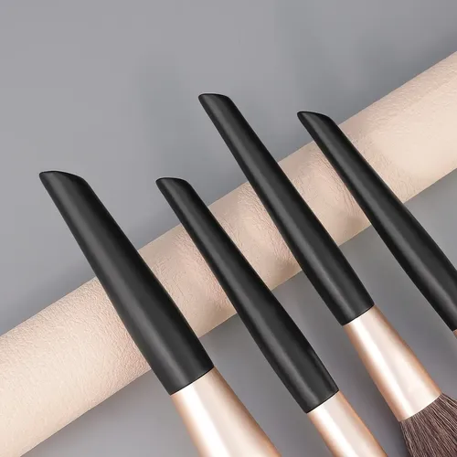 Set De 12 Brochas Negras Y Doradas Con Balde