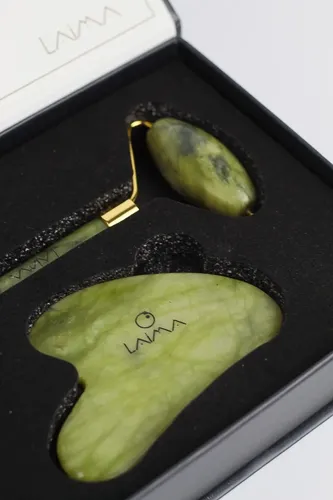 Rodillo Facial y Guasha Laima Jade Verde Masajeador Rostro Cuello
