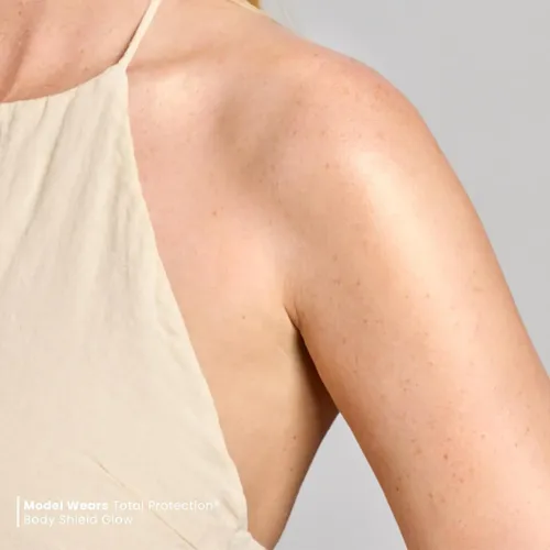 Protector Solar Corporal Spf 50 Mineral Con Brillo Perlado