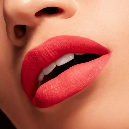 Lápiz labial líquido Mac Locked Kiss Ink, elegante acabado rosa mate