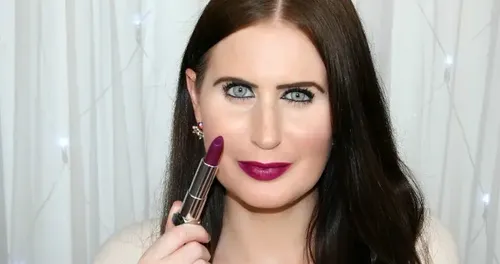 Maybelline Labial C. Sensational Bold tono 820 Berry Bossy