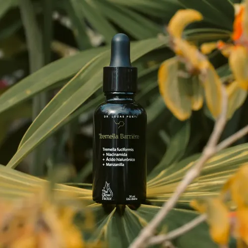 The Glow Factor Tremella Barrière – Sérum Facial Hidratante y Reparador con Tremella, Ácido Hialurónico y Manzanilla x 30ml