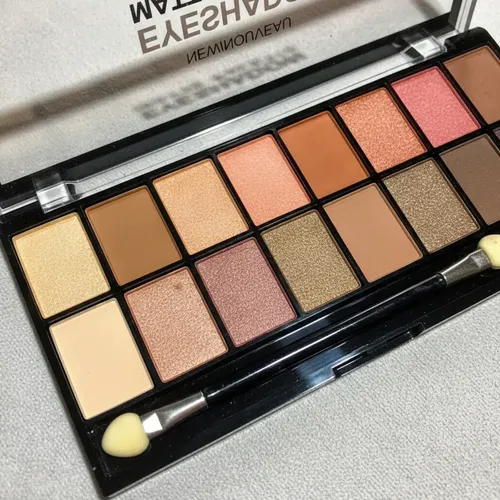 Paleta De Sombras 16 Tonos Satinados Y Matte