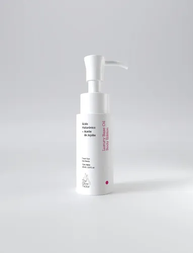 The Glow Factor Luxury Base Oil Body Edition Travel Size – Emulsión Corporal Hidratante con Jojoba y Ácido Hialurónico x 60ml