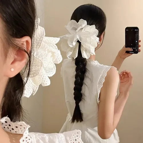 Pinza Para El Cabello Con Flores De Perlas Y Encaje Blanco