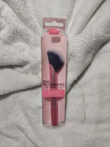 Brocha Real Techniques Rebel Edge Medium