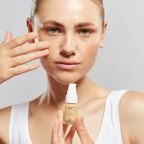 Iluminador The Glow Factor Lumière Liquid Tono Del Maquillaje Dorado