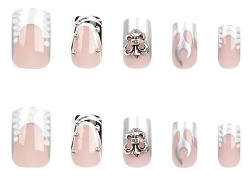 Uñas Postizas En Color Nude Con Relieve Plateado