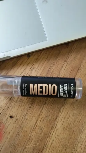 Corrector De Ojeras Tipo Labial
