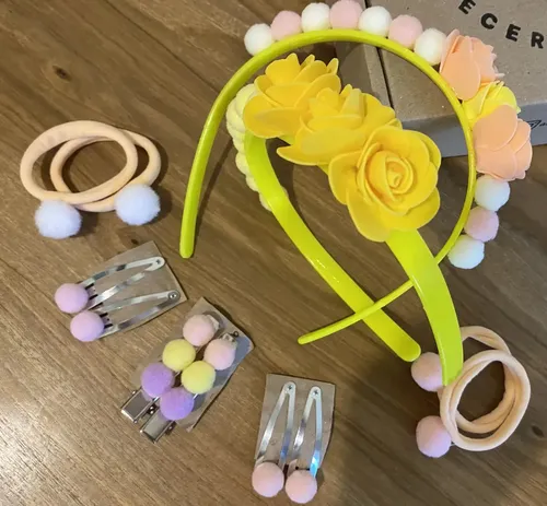 Vincha Amawa Para Niñas de Felpa Con Full Pompones Sensoriales – Pack de 5 Accesorios Para el Pelo