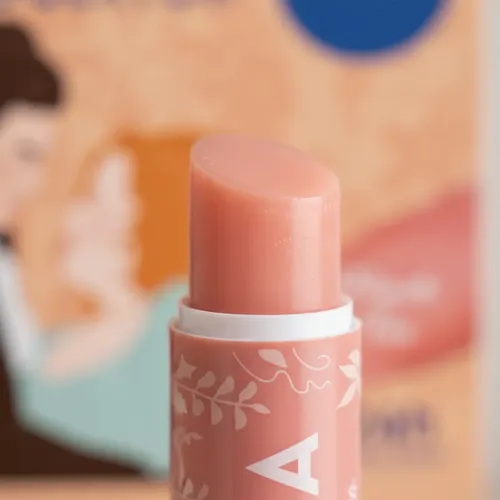Nivea Lip Care Bridgerton Peach Tea