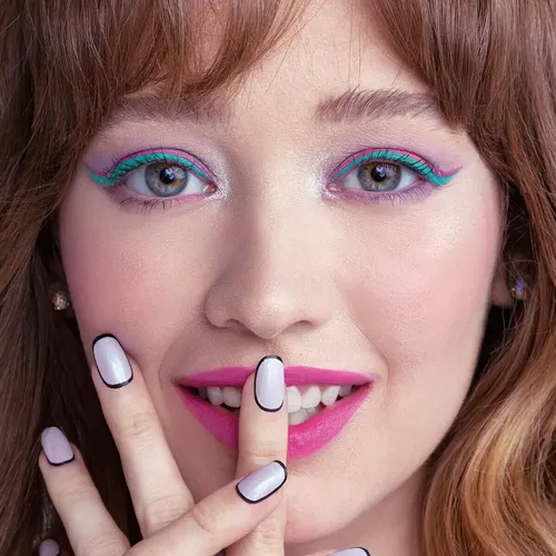 Avon Delineador Líquido Color Trend – Punta Fina – Color Verde Holograma Efecto Mate