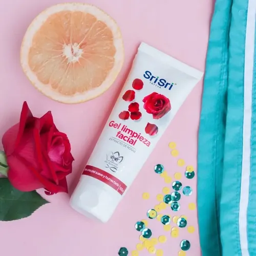 Gel De Limpieza Facial Con Extracto De Rosas Sri Srisf