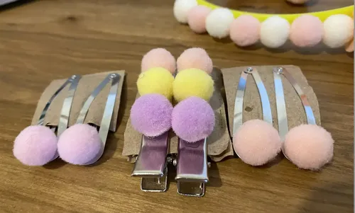 Vincha Amawa Para Niñas de Felpa Con Full Pompones Sensoriales – Pack de 5 Accesorios Para el Pelo