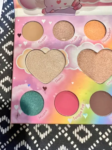 Paleta Sombras E Iluminador Marvycorn Bh Cosmetics