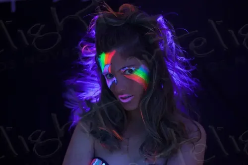 Maquillaje Artistico Fluo Neon Glow X 4 Colores +6 Pinceles