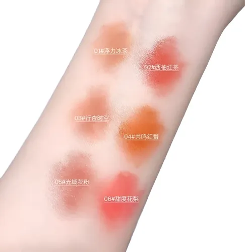 Labial En Barra Click Dorado Holding Light Gege Bear