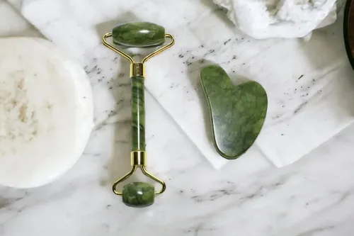 Set Rodillo Y Gua Sha Jade Para Rostro Y Cuello