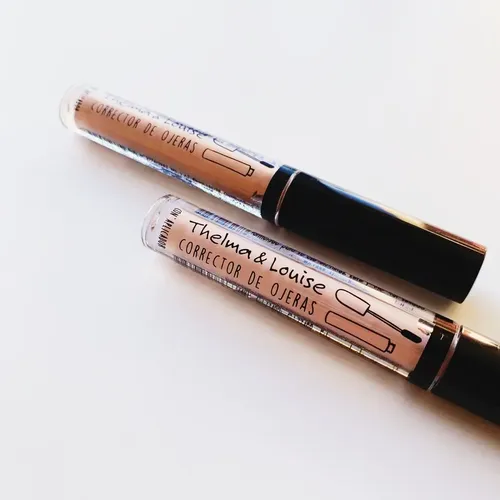 Corrector De Ojeras Thelma Y Louise Con Aplicador Tono 1 Líquido Mate